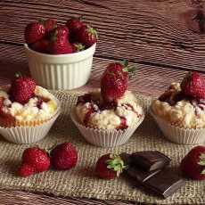 Przepis na Słodkie środy - Muffiny z czekoladą i truskawkami 