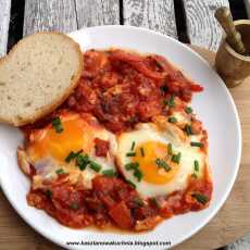 Przepis na Shakshouka - jajka w pomidorach