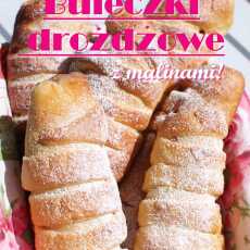 Przepis na Drożdżówki z malinami i cukrem pudrem!