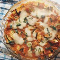 Przepis na Kasza jaglana zapiekana z sosem pomidorowym z dodatkiem pieczonej
cukinii i mozzarelli.