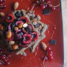 Przepis na 732. Karobowe gofry z czereśniami, czekoladą, miodem i migdałami