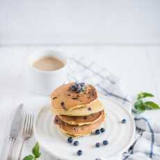 Przepis na WANILIOWE PANCAKES Z BORÓWKAMI.