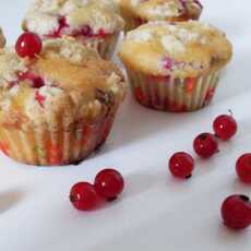 Przepis na MUFFINKI Z PORZECZKAMI I ORZECHOWĄ KRUSZONKĄ