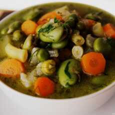 Przepis na Zupa z młodych warzyw z pesto bazyliowym