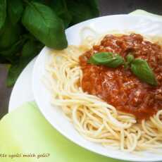 Przepis na Spaghetti pomidorowe z mięsem i cukinią i pysznym sosem pomidorowym