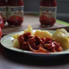Przepis na Kiełbaski z sosie z cebuli i ketchupu.