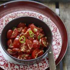 Przepis na Sałatka z pomidorami i serem
