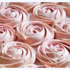 Przepis na Różane bezy w kształcie róż