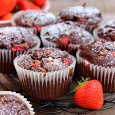 Przepis na Muffinki czekoladowe z truskawkami
