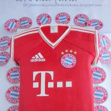 Przepis na Koszulka piłkarska - tort fana Bayernu
