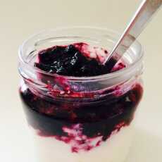 Przepis na Jogurt z dżemem jagodowym (domowym)