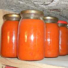 Przepis na Sos pomidorowo-paprykowy z nutą imbiru do słoików