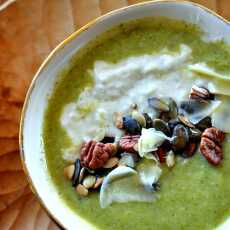 Przepis na Zupa z brokułów z kremem jaglano-serowym