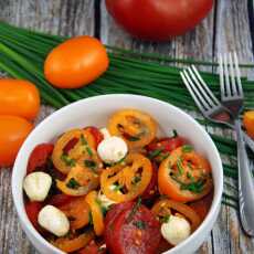Przepis na Sałatka z kolorowych pomidorów