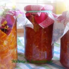 Przepis na Sałatka z ogórków, marchewki i cebuli w koncentracie pomidorowym 