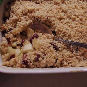 pear-cranberry crumble