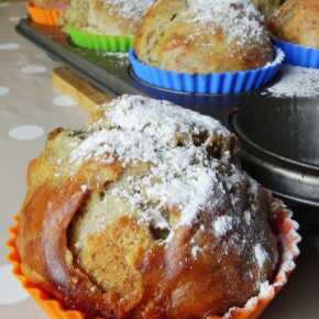 Słodkie bułeczki rogaliki muffiny tartinki