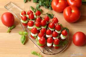 Koreczki z pomidorkami i mozzarellą