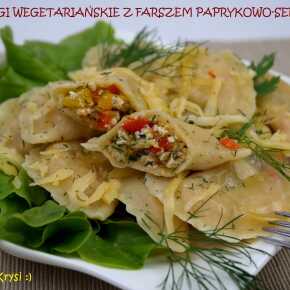 Pierogi z farszem paprykowo-serowym