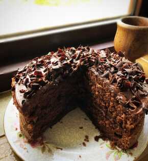 tort z kremem czekoladowym
