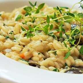 Risotto with thyme and mushrooms