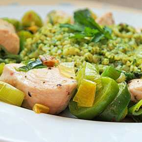 Chicken with leek and bulgur with pesto