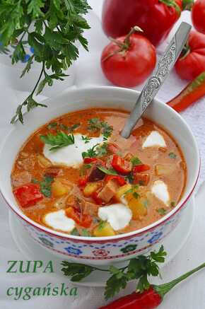 Zupa z papryką i pomidorami