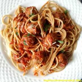 spaghetti z sosem