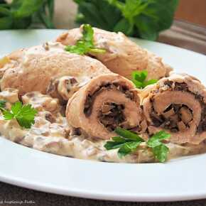 Steamed turkey rolls in mushroom sauce