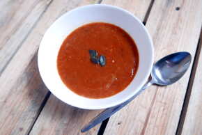 zupa krem z pieczonej papryki i bakłażana
