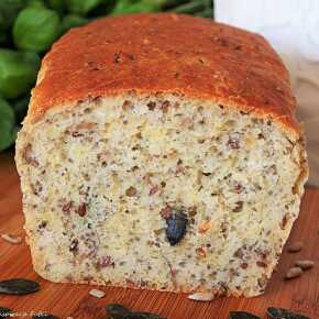 Fluffy bread with seeds