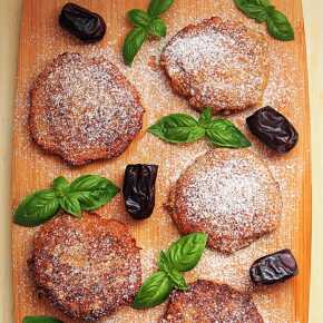 Pancakes made of buckwheat and dates
