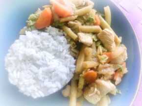 kurczak z warzywami i ryżem