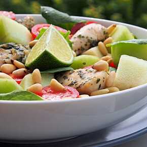 Light salad with melon and chicken