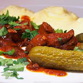 Beef stew with prunes