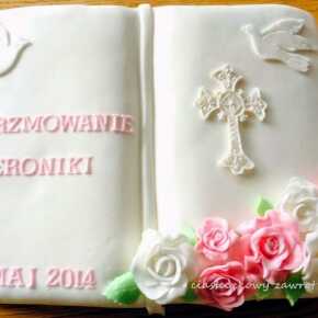 tort w kształcie książki