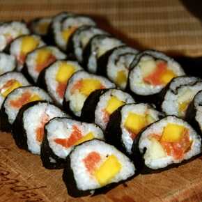 sushi z łososiem