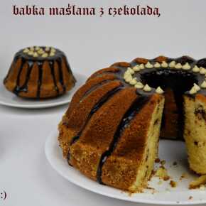 Babka maślana z czekoladą