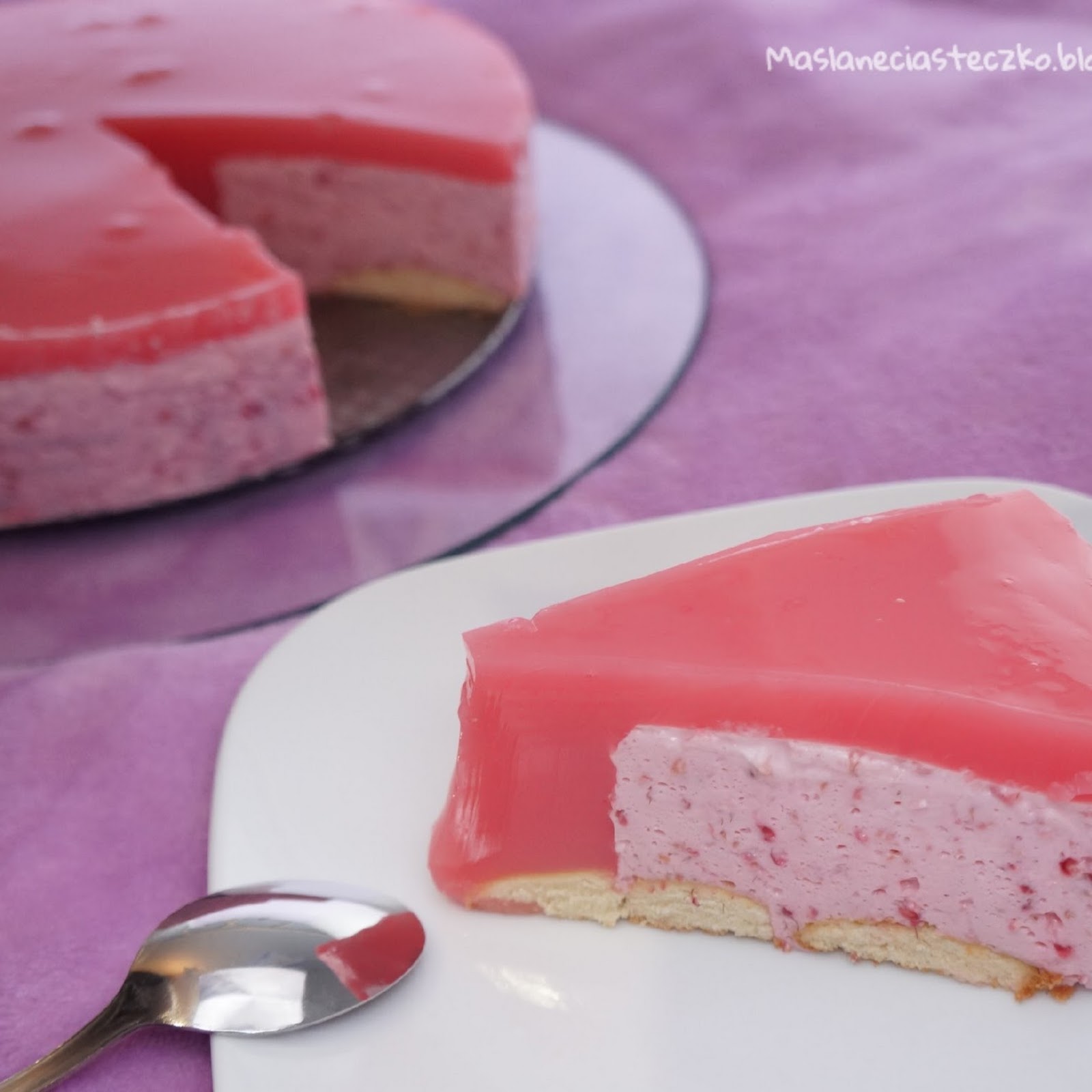 Pastelowy torcik. Serniczek na zimno z malinami