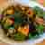 Sałatka z pieczoną dynią, suszonymi jeżynami i orzechami włoskimi