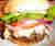 Domowe hamburgery z tapenadą z zielonych oliwek i sosem serowym