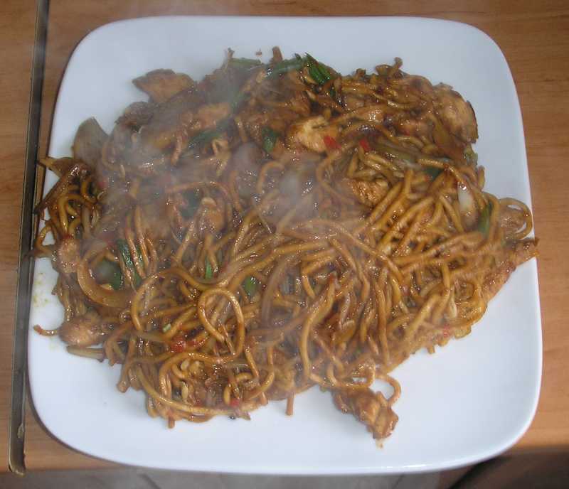 Chow Mein – z kurczakiem na ostro