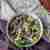 Zdrowa sałatka z fioletowym kalafiorem
