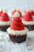 Santa hat cupcakes czyli kokosowo czekoladowe babeczki Św. Mikołaja