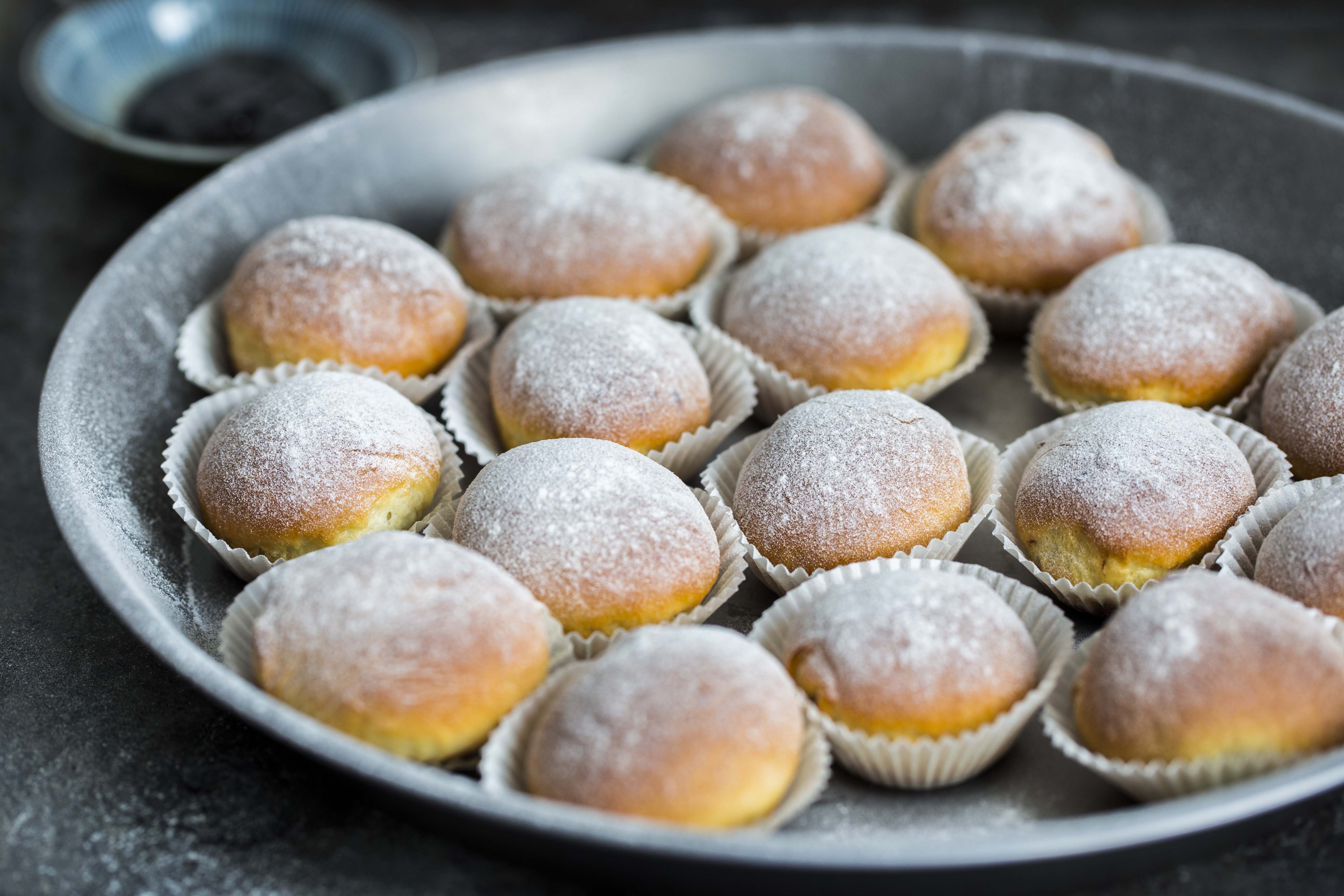 PIECZONE PĄCZKI Z KONFITURĄ Z CZARNEGO BZU