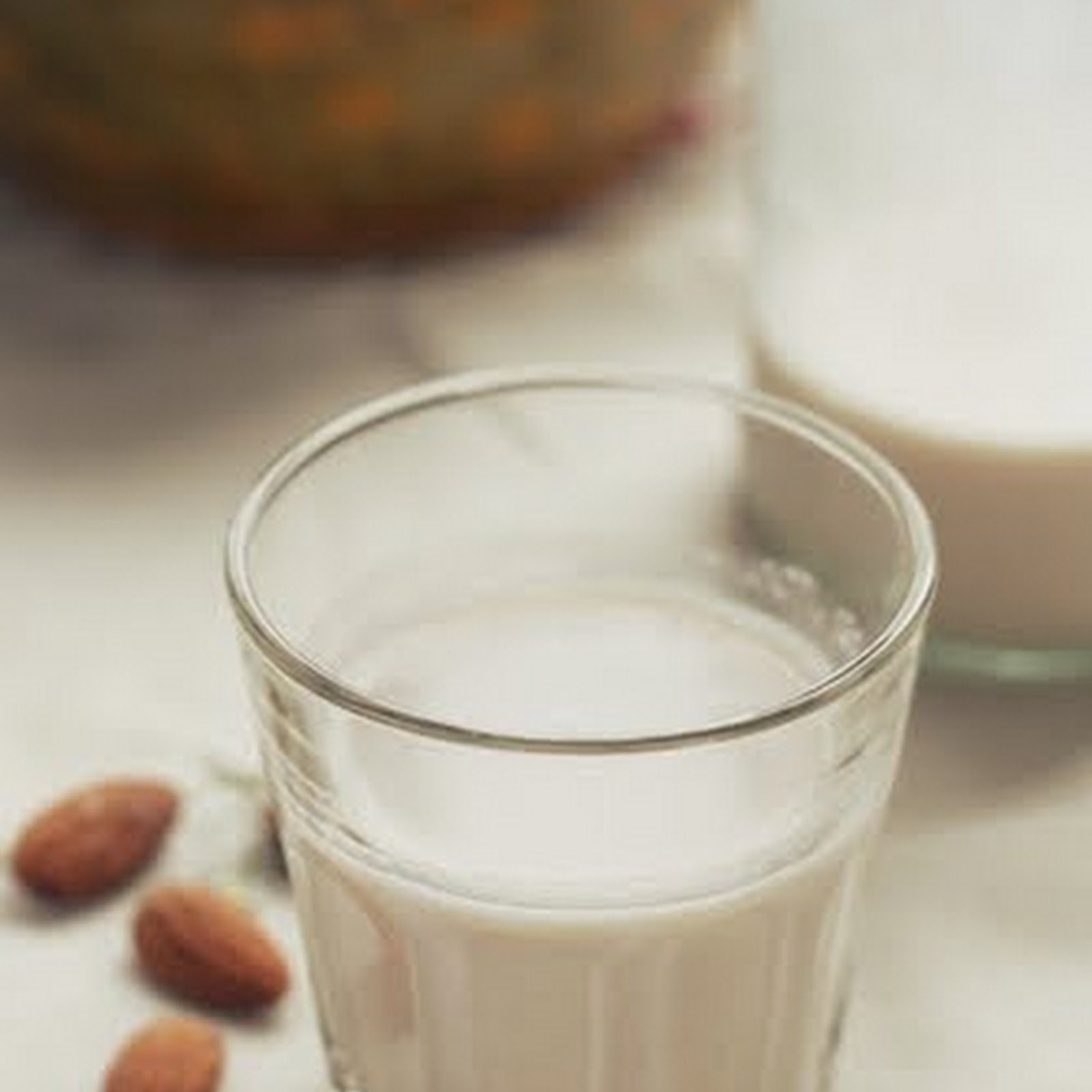 Superfoods: Mleko roślinne – mleko migdałowe 