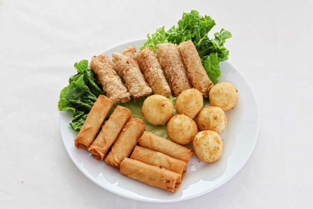 Sajgonki – przygotowanie i serwowanie wietnamskich mininaleśników