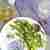 Zielone szparagi z marynowaną fetą, oliwą i kwiatami szczypiorku