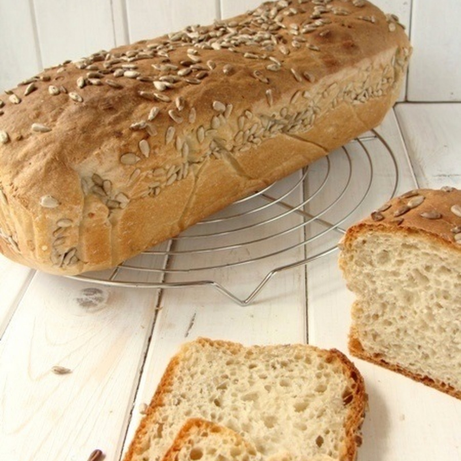 Chleb pszenno - żytni ze słonecznikiem