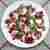 Sałatka z figami, mozzarellą i dressingiem żurawinowym